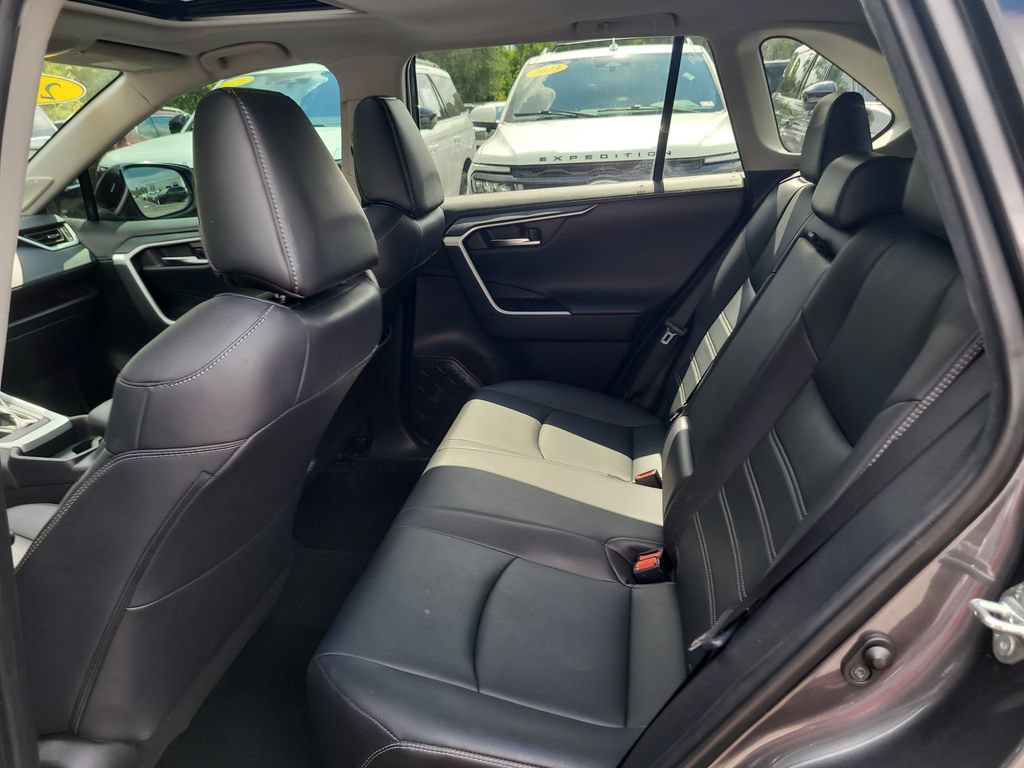 Used 2020 Toyota RAV4 Limited FWD image 12
