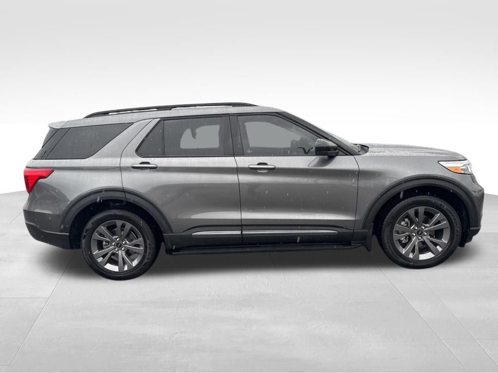 Certified 2022 Ford Explorer XLT w/ Equipment Group 202A image 7