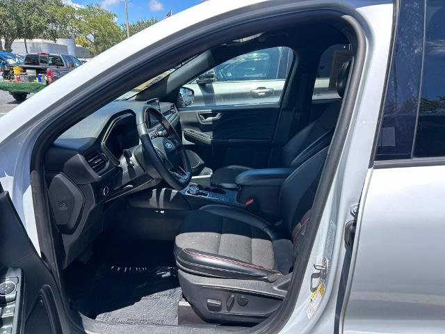 Certified 2025 Ford Escape ST-Line Select AWD/4WD image 16