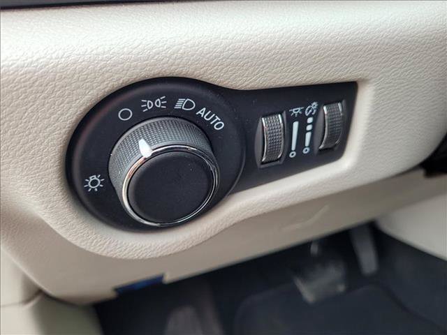 Used 2023 Chrysler Voyager LX FWD image 17