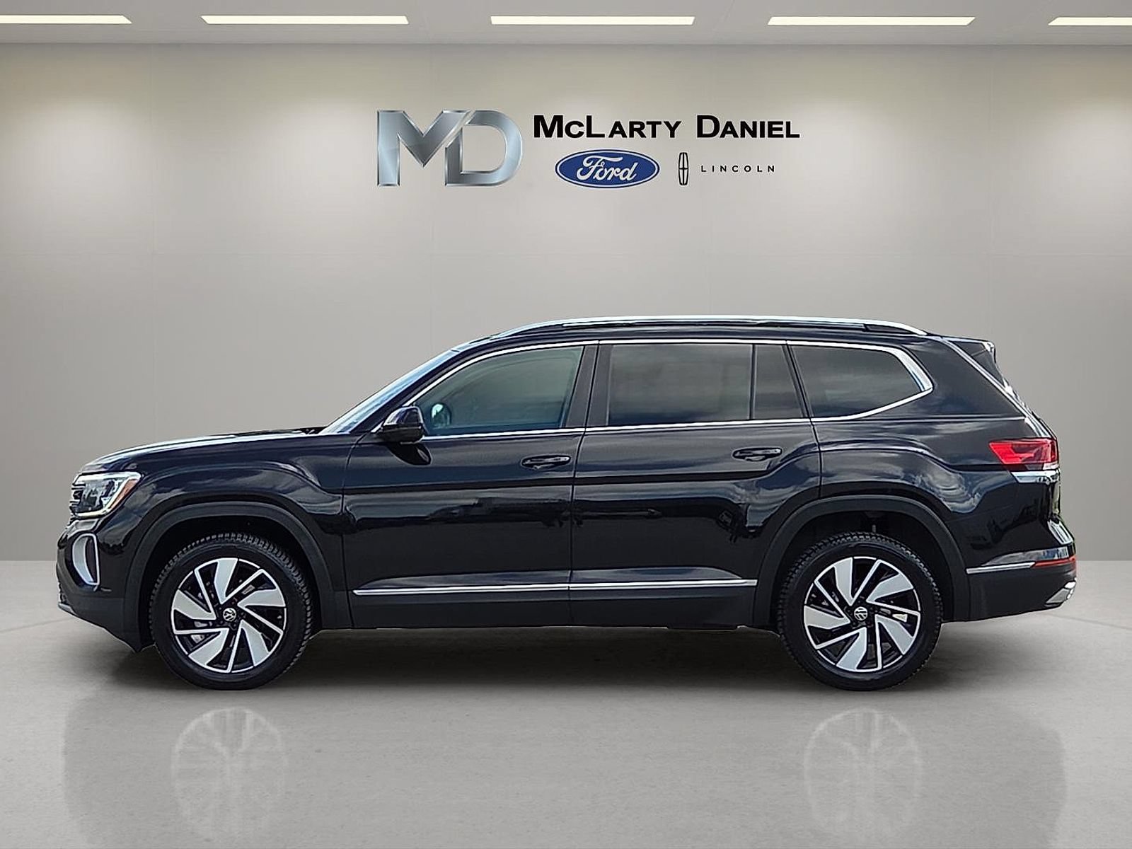Used 2024 Volkswagen Atlas SEL AWD/4WD image 3
