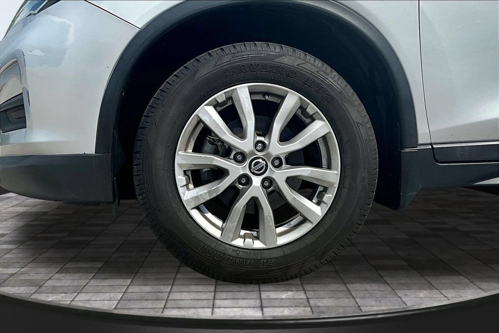 Used 2017 Nissan Rogue SV AWD/4WD image 15