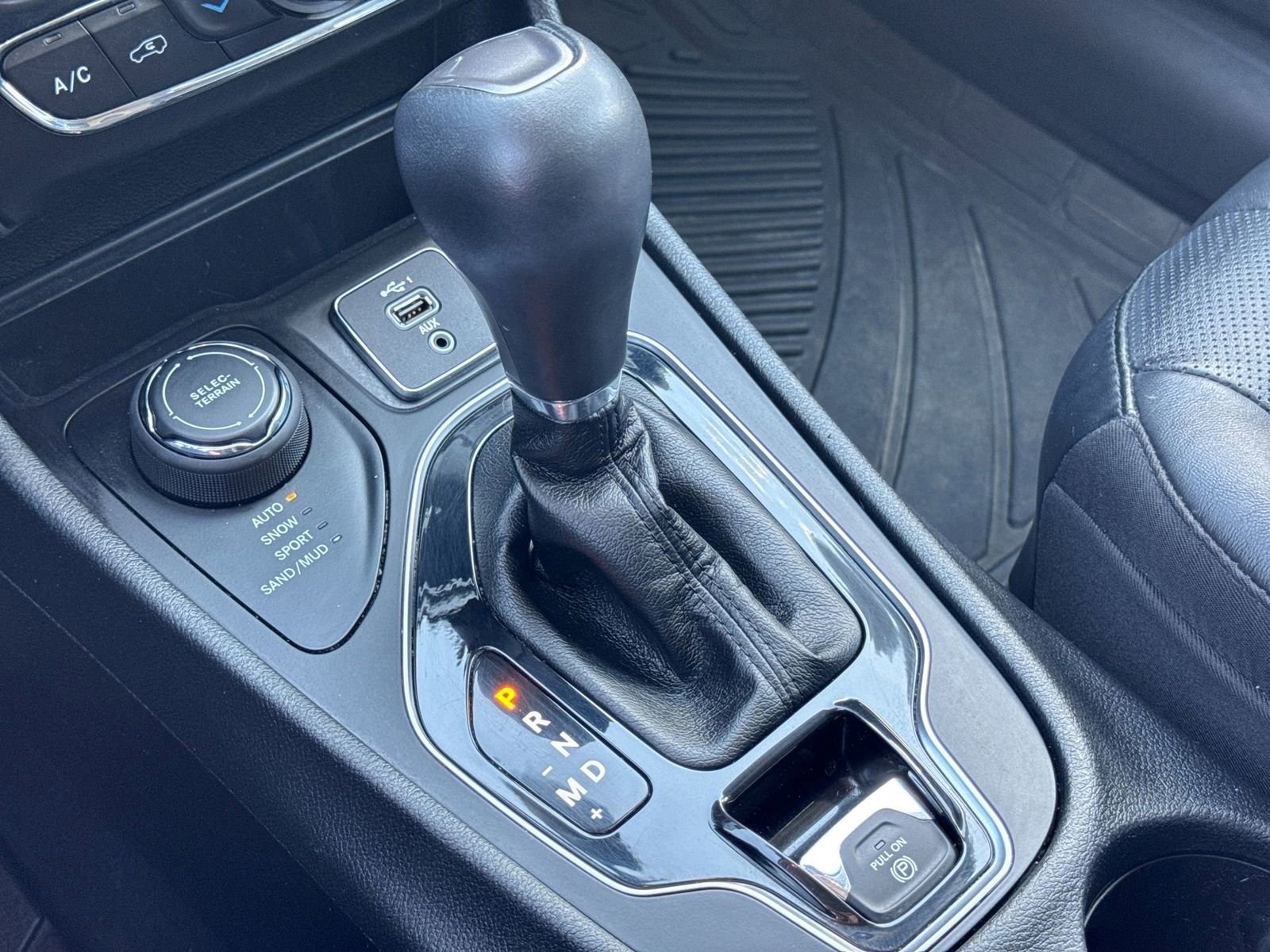 Used 2021 Jeep Cherokee Latitude Lux w/ Sun & Sound Group image 33