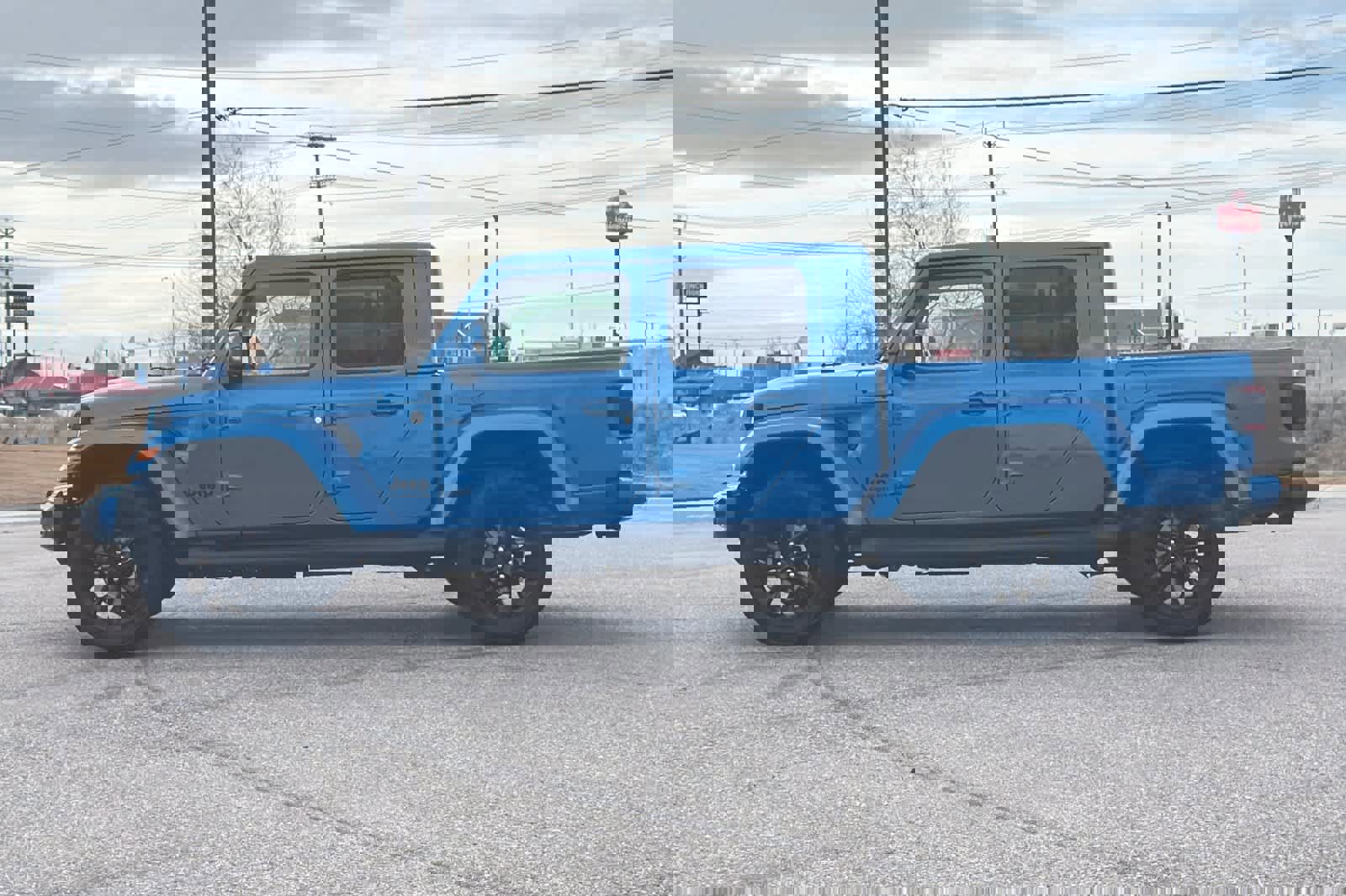 Used 2022 Jeep Gladiator Overland image 2