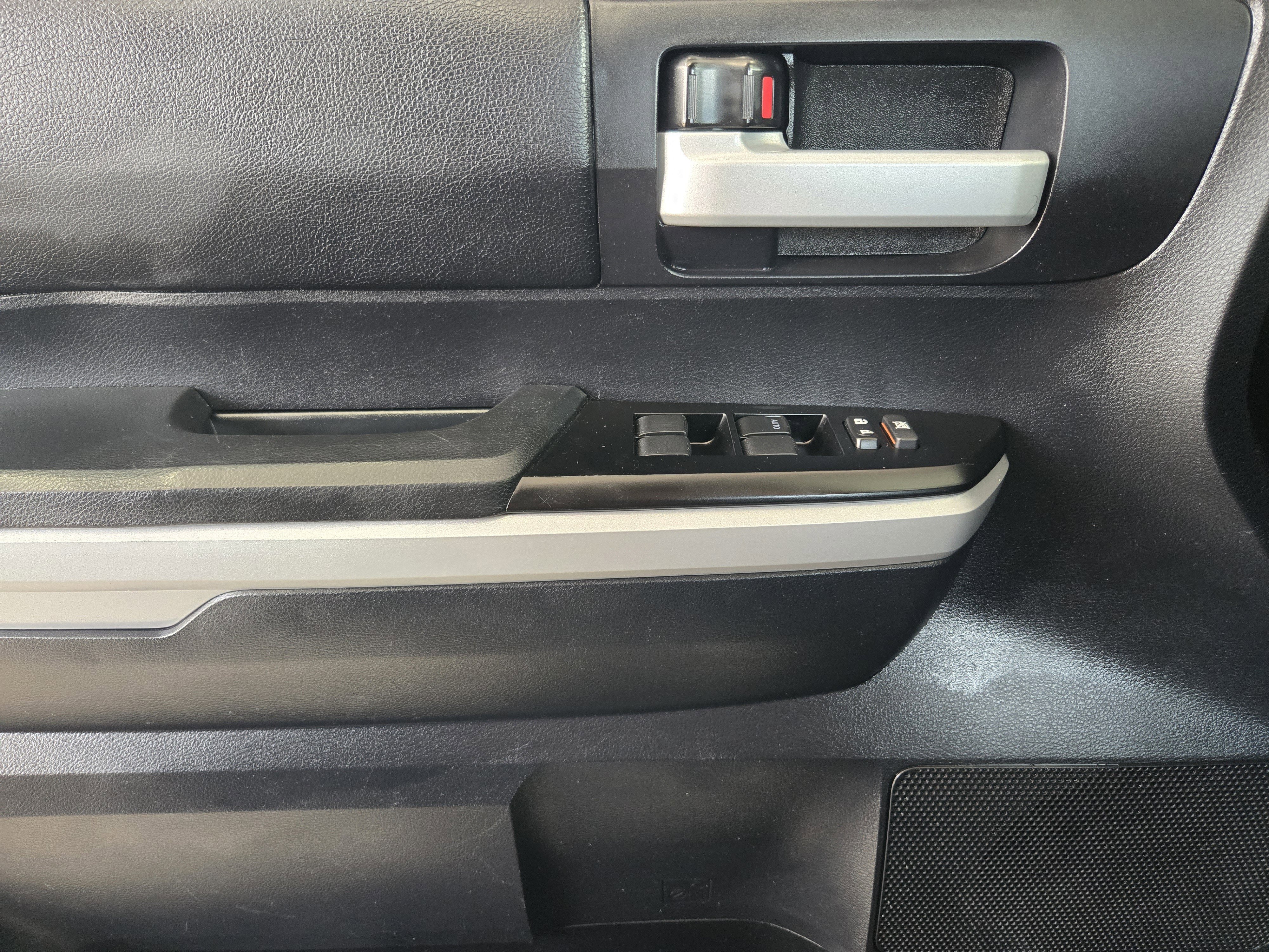 Used 2018 Toyota Tundra SR5 w/ SR5 Upgrade Package RWD image 17