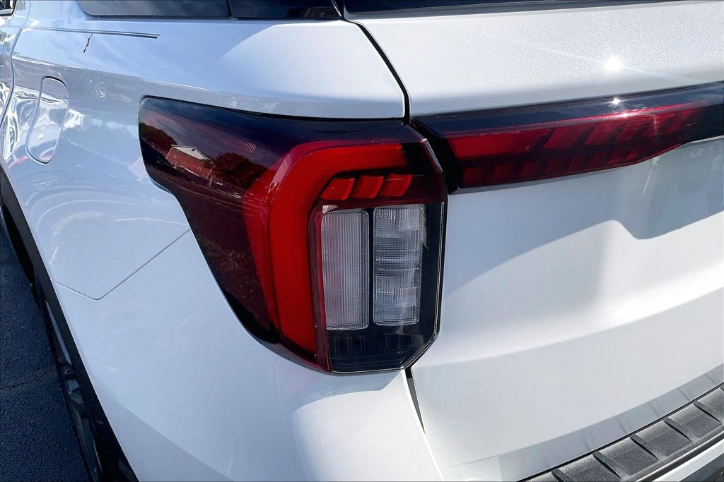 Certified 2025 Ford Explorer ST-Line w/ Premium Package AWD/4WD image 30