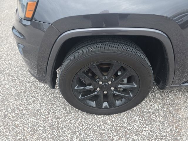 Used 2018 Jeep Grand Cherokee Altitude AWD/4WD image 7