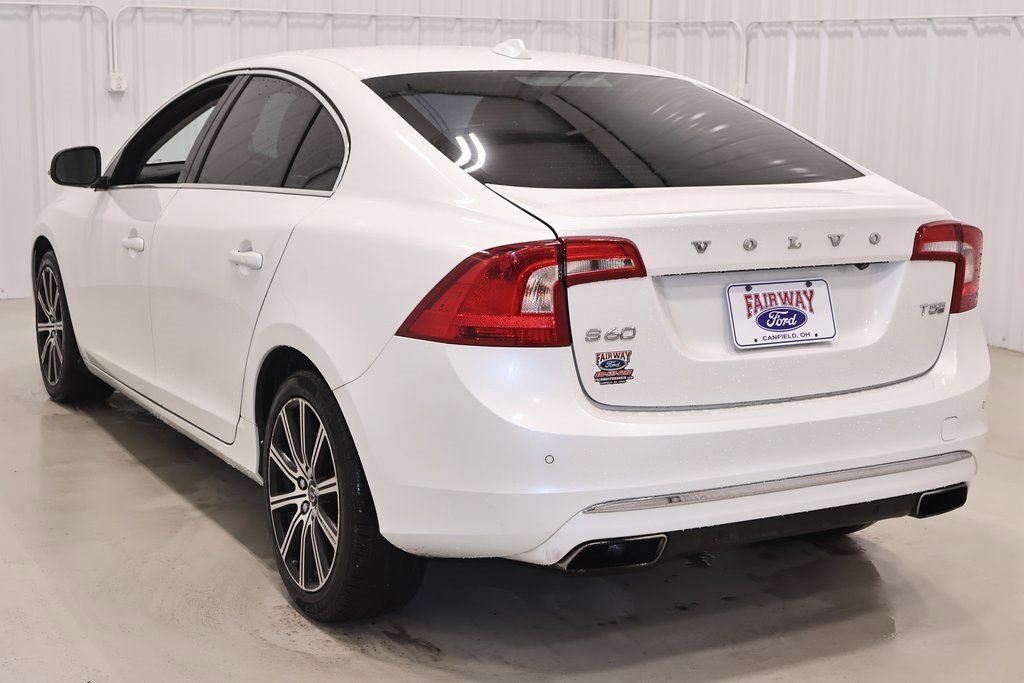 Used 2017 Volvo S60 T5 Inscription image 4