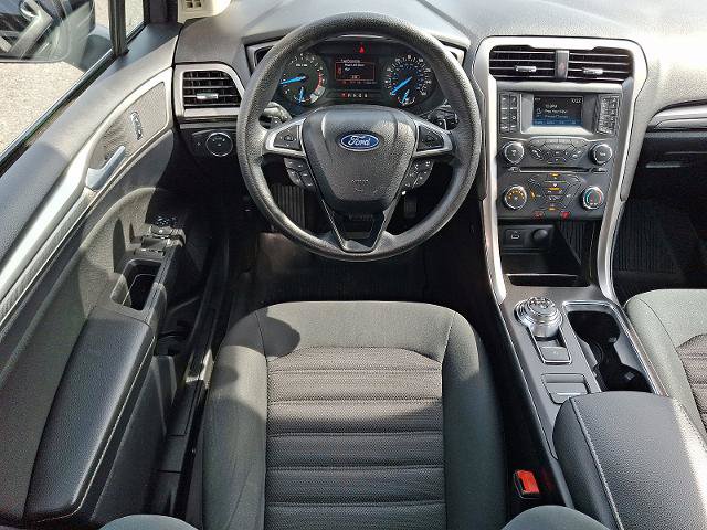 Certified 2018 Ford Fusion SE FWD image 11