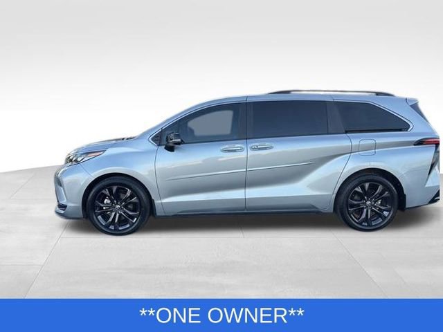 Used 2024 Toyota Sienna XSE w/ XSE Premium Package image 2