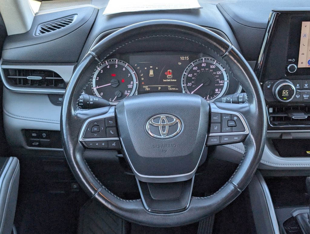Used 2023 Toyota Highlander XLE FWD image 16