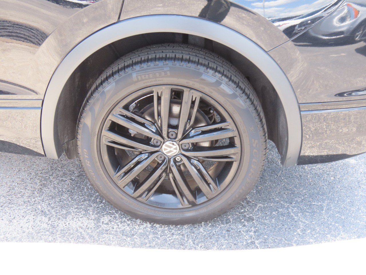 Used 2022 Volkswagen Tiguan SE R-Line AWD/4WD image 18