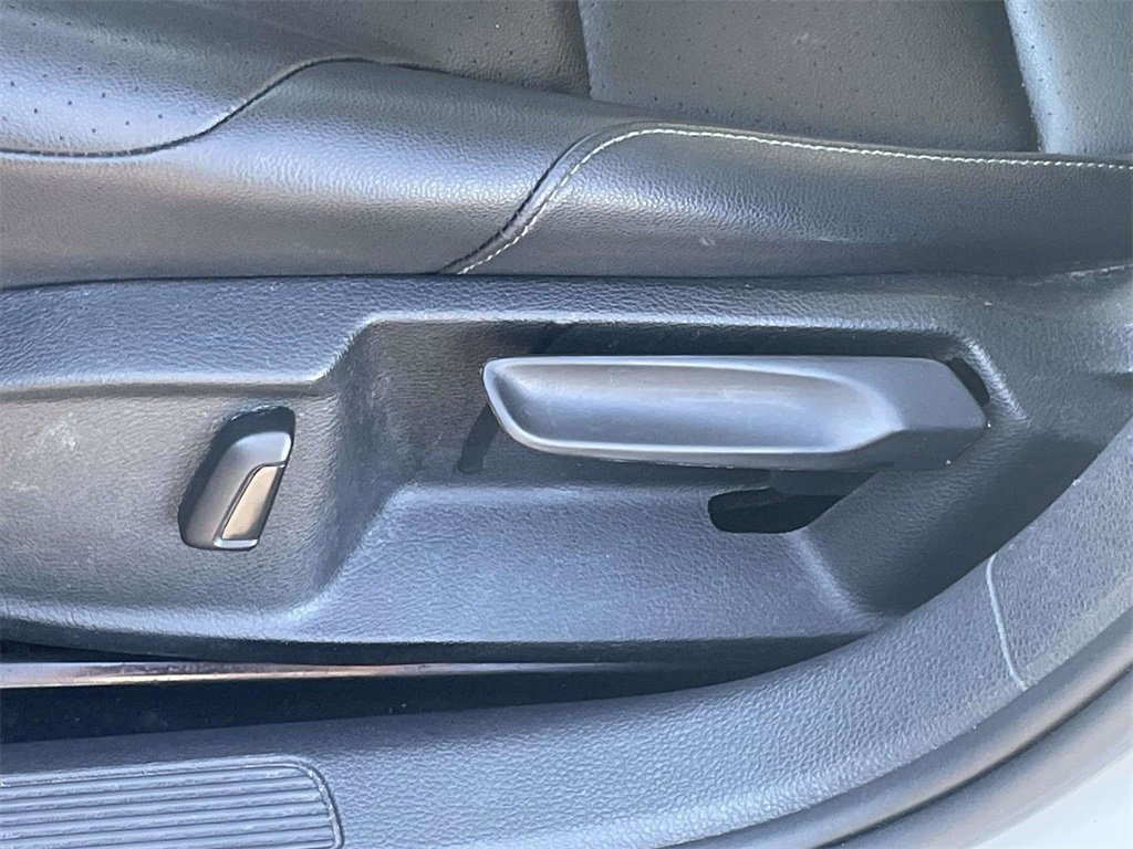 Used 2020 Volkswagen Golf 4-Door image 14