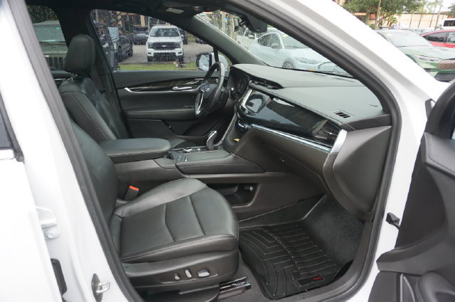 Used 2022 Cadillac XT6 Premium Luxury FWD image 3
