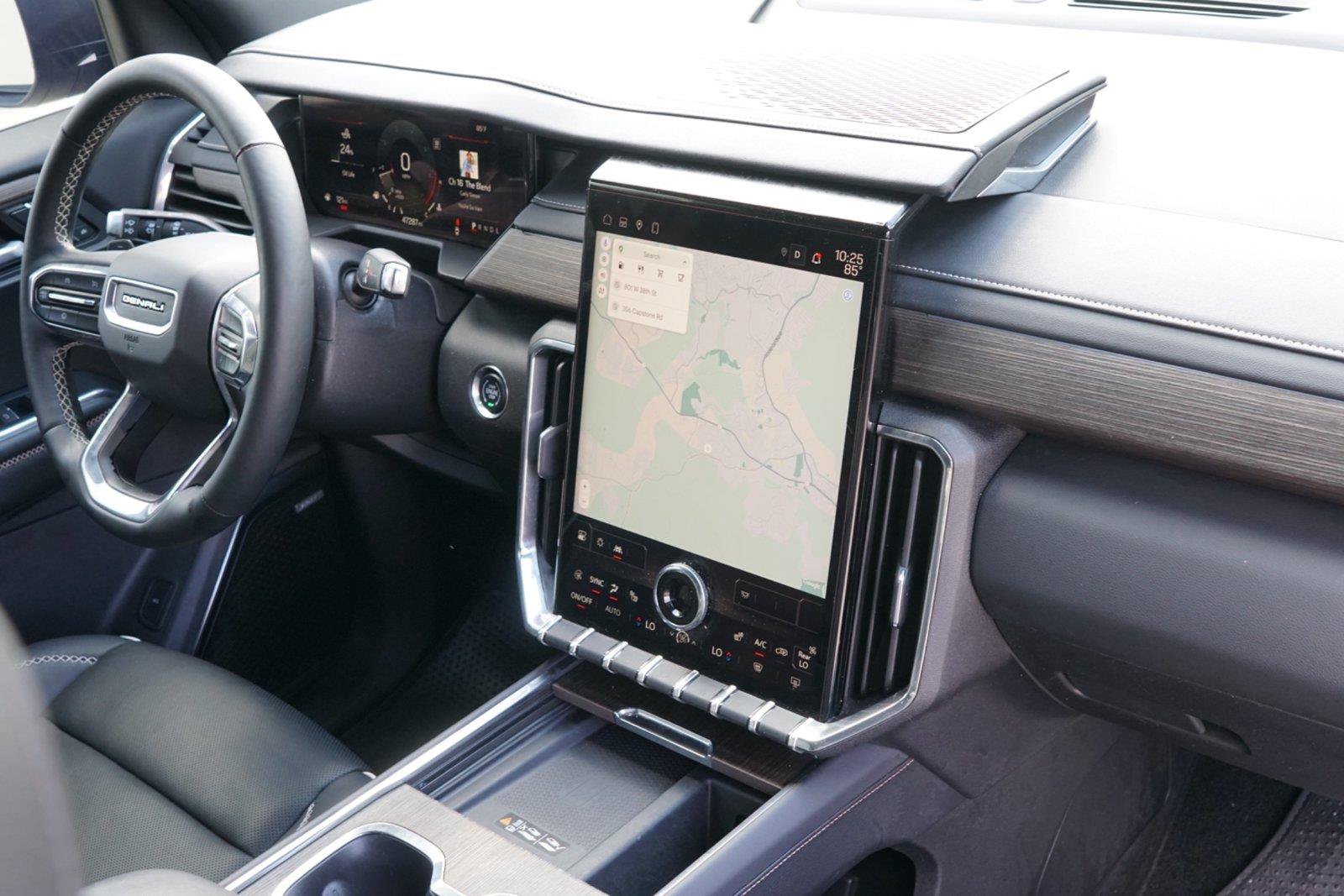 Used 2025 GMC Acadia Denali w/ LPO, Floor Liner Package FWD image 27