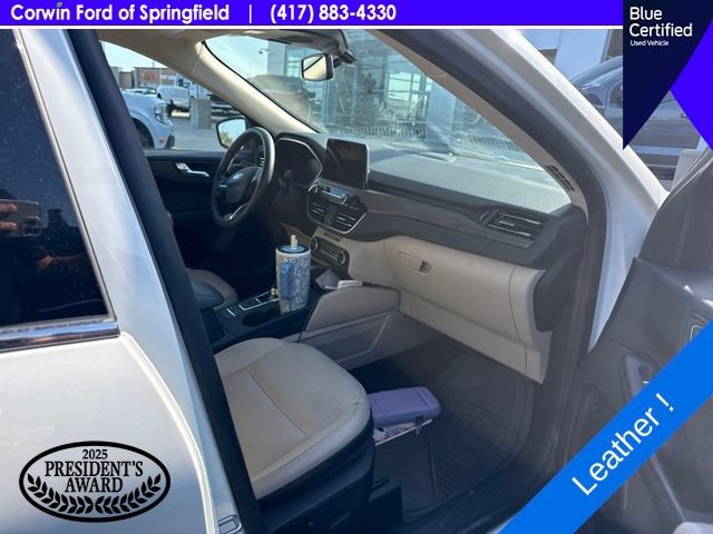 Certified 2020 Ford Escape Titanium w/ Titanium Premium Package 2.0 AWD/4WD image 5