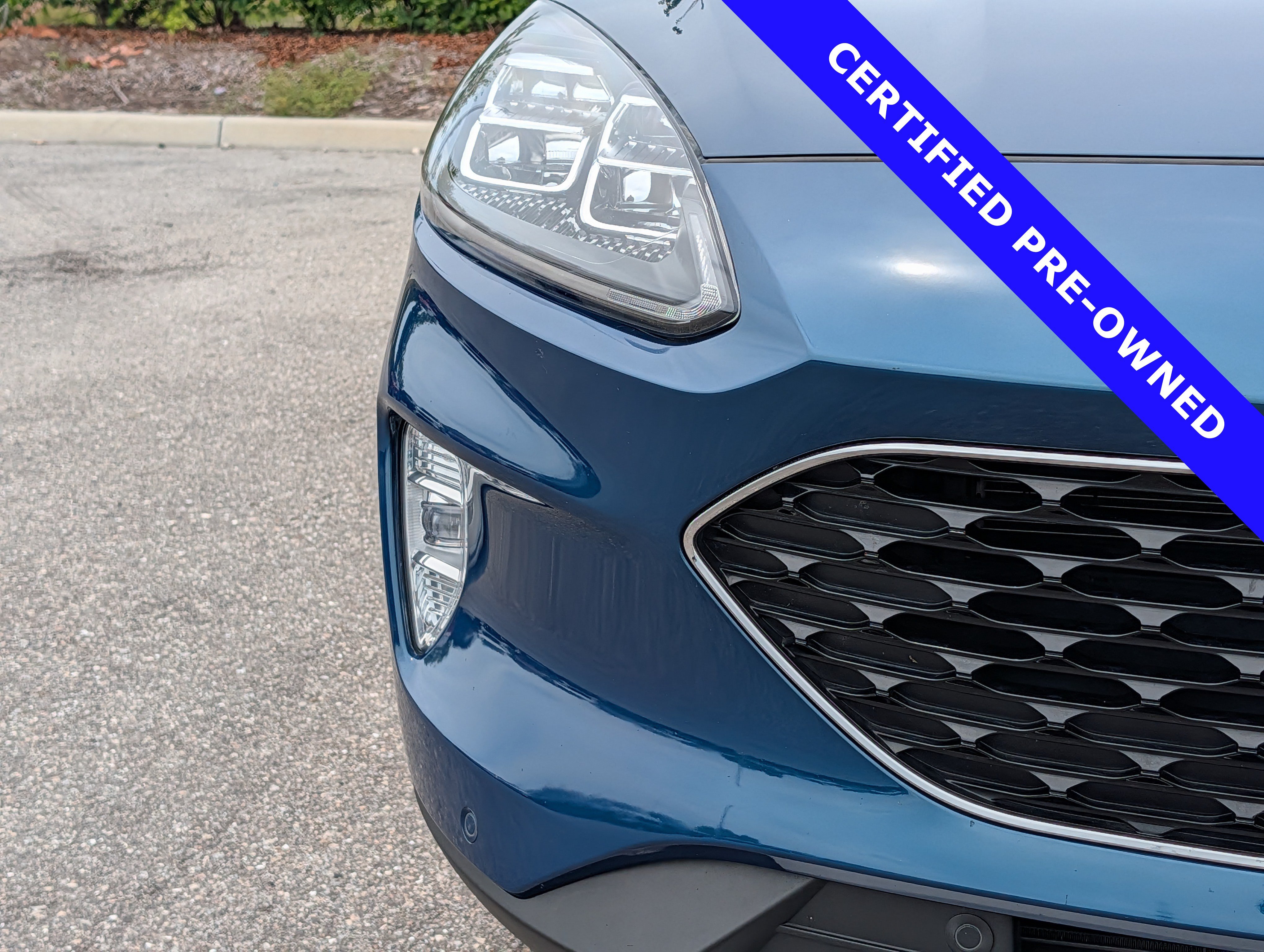 Certified 2020 Ford Escape Titanium AWD/4WD image 9