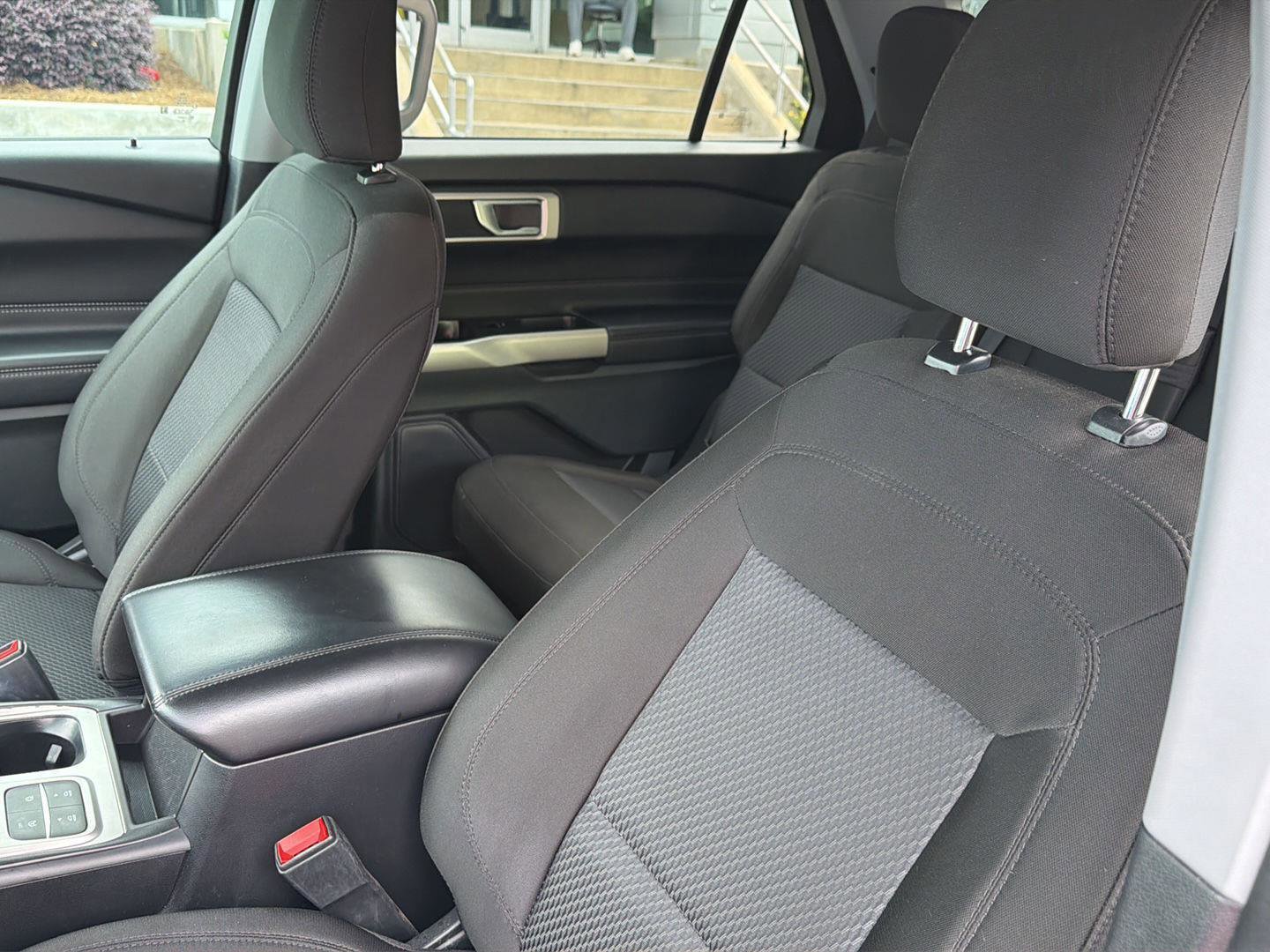 Certified 2023 Ford Explorer XLT RWD image 30