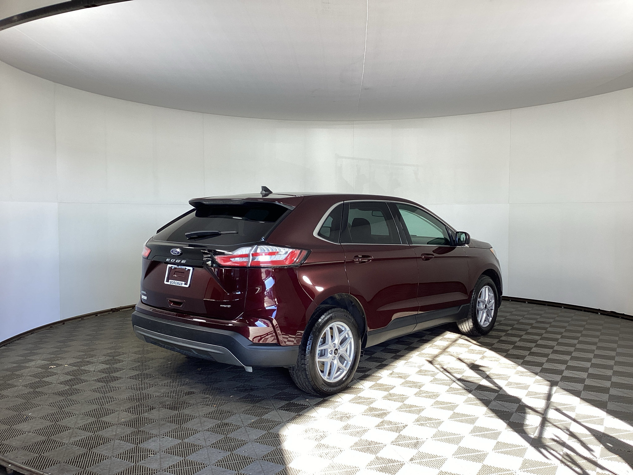 Certified 2024 Ford Edge SEL w/ Convenience Package AWD/4WD image 2