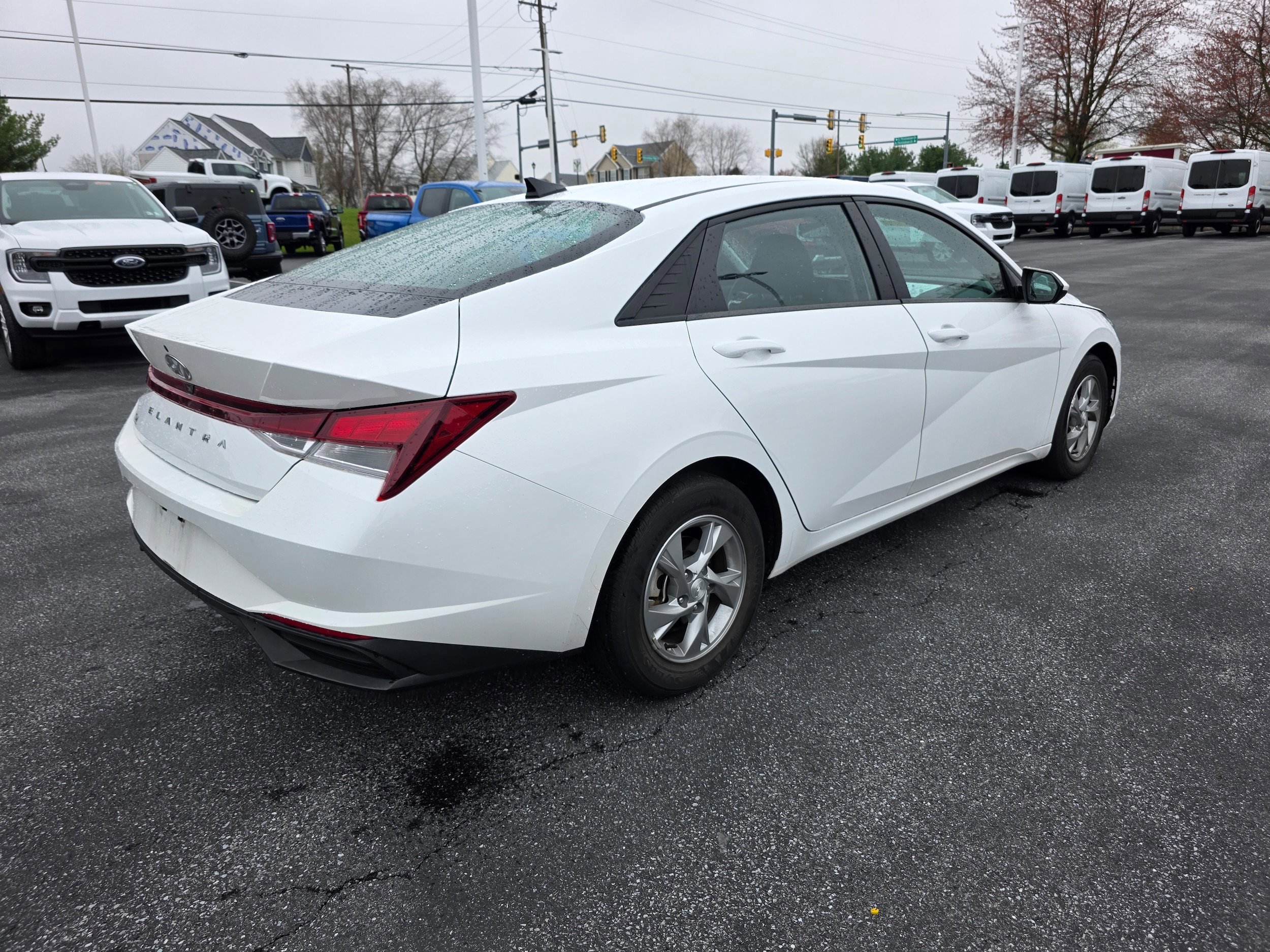Used 2023 Hyundai Elantra SE FWD image 3
