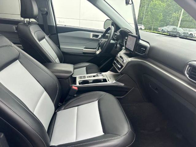 Certified 2023 Ford Explorer XLT w/ Equipment Group 202A RWD image 32