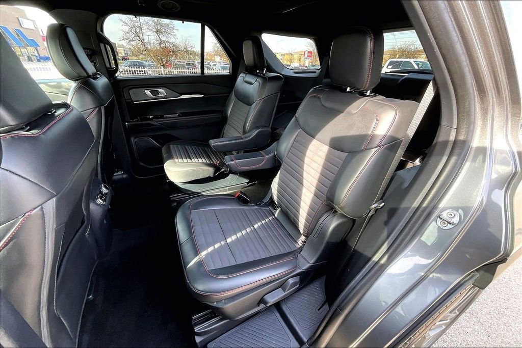 Certified 2025 Ford Explorer ST-Line w/ Premium Package image 25