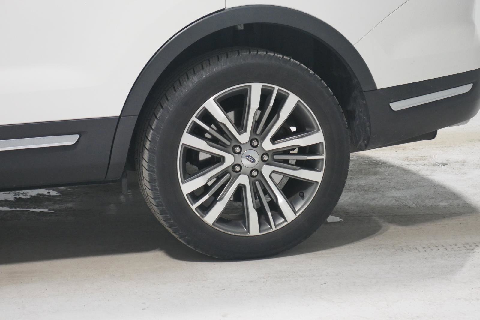 Certified 2018 Ford Explorer Platinum image 27