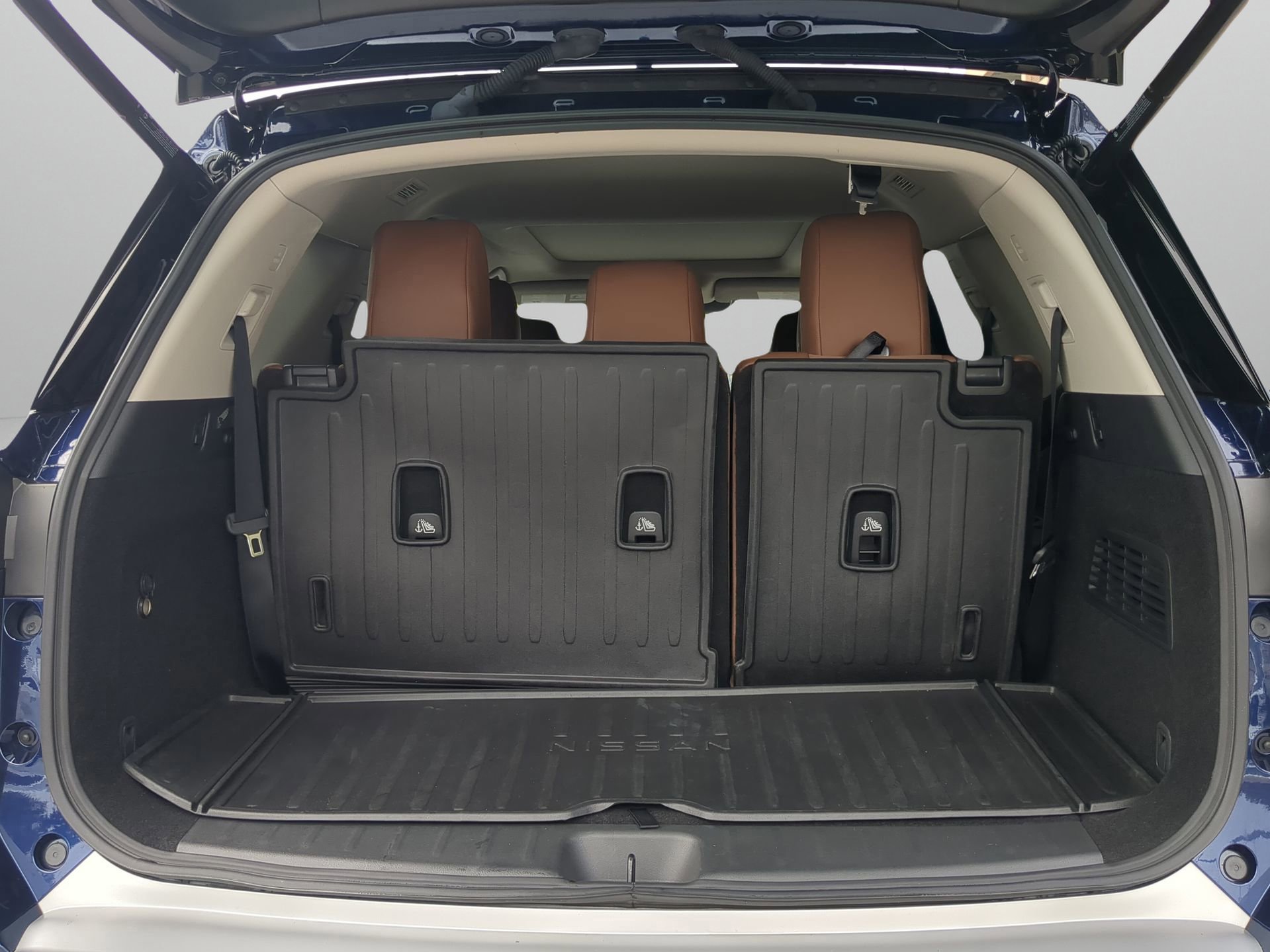 Used 2024 Nissan Pathfinder Platinum image 38