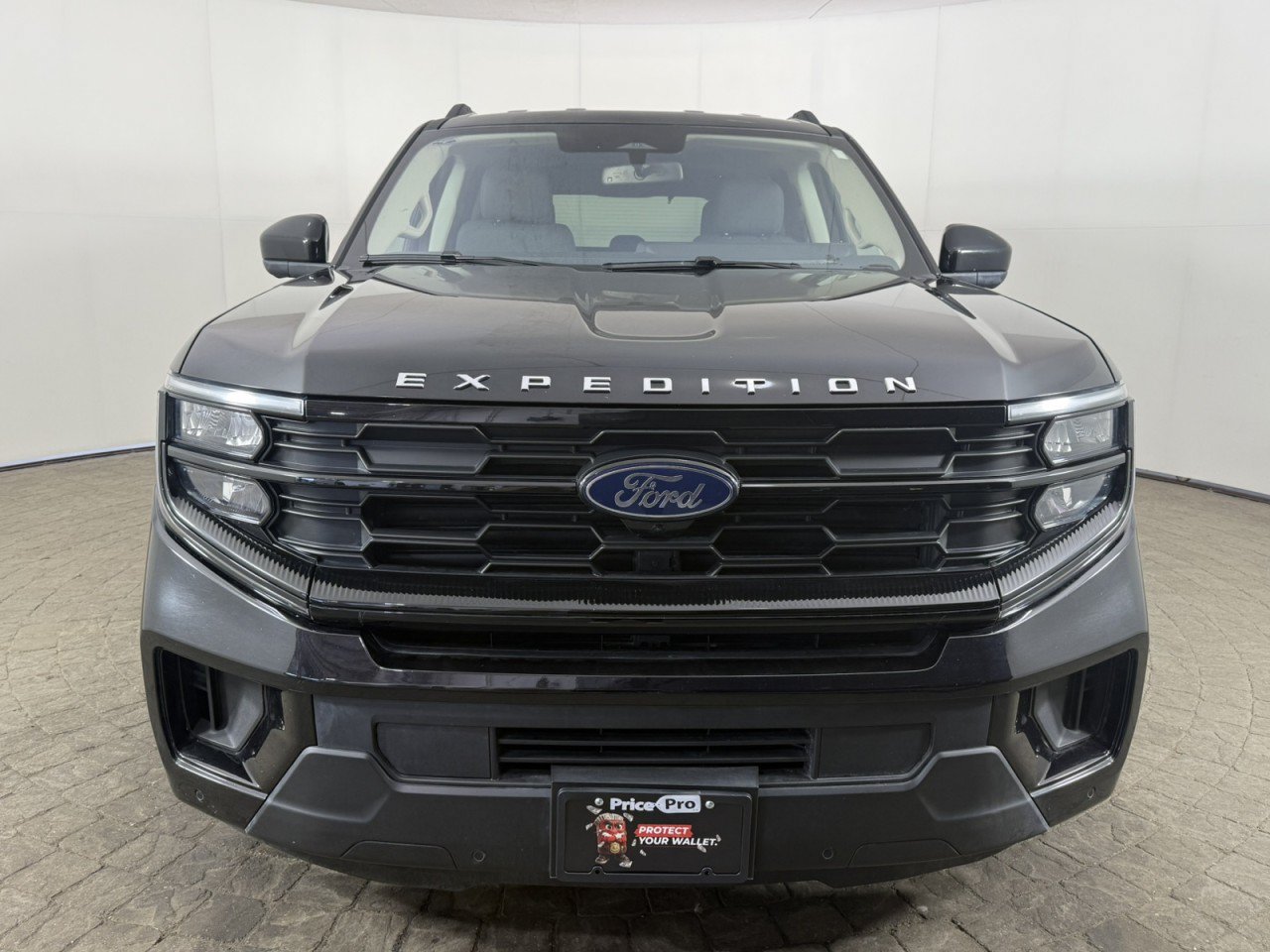 Certified 2025 Ford Expedition Active AWD/4WD image 2