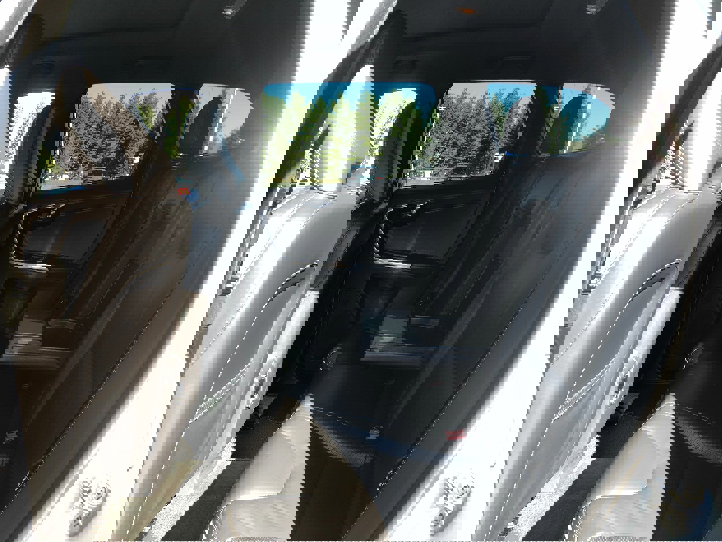 Used 2016 Volvo XC60 T6 R-Design Platinum w/ Climate Package image 10