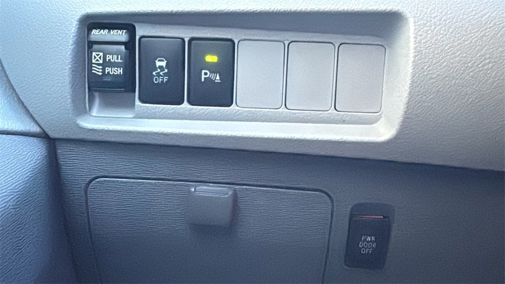 Used 2020 Toyota Sienna XLE w/ XLE Navigation Package image 17