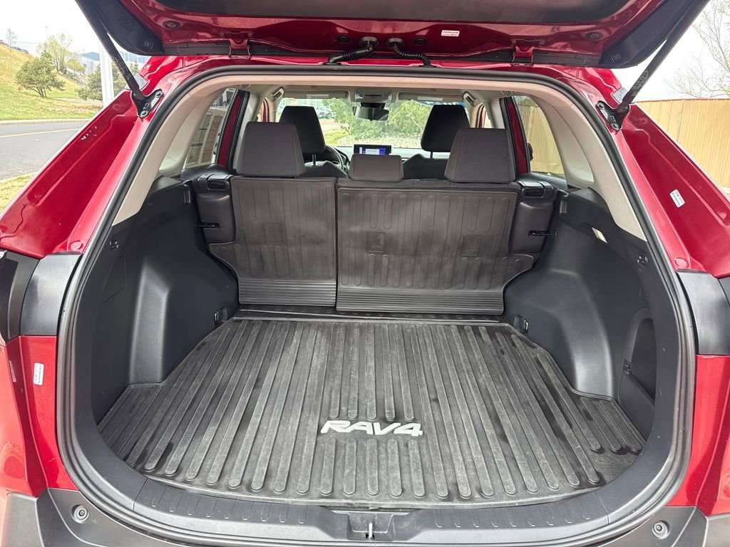Used 2024 Toyota RAV4 LE image 9