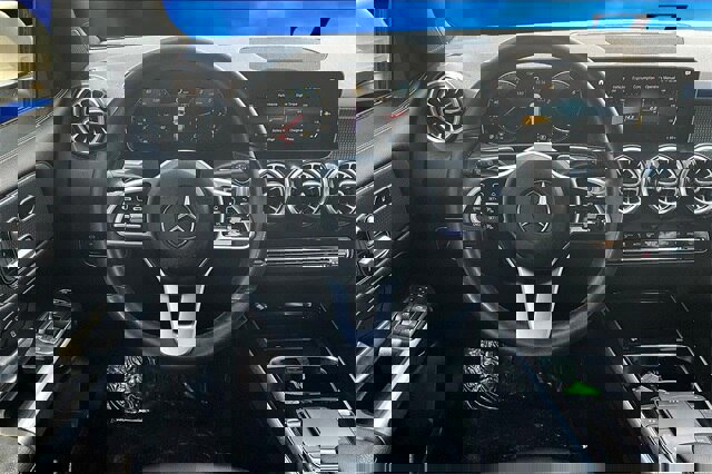 Used 2021 Mercedes-Benz GLB 250 w/ Premium Package image 7