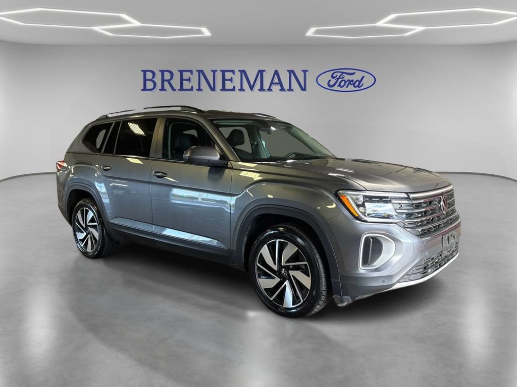 Used 2025 Volkswagen Atlas SE AWD/4WD image 3