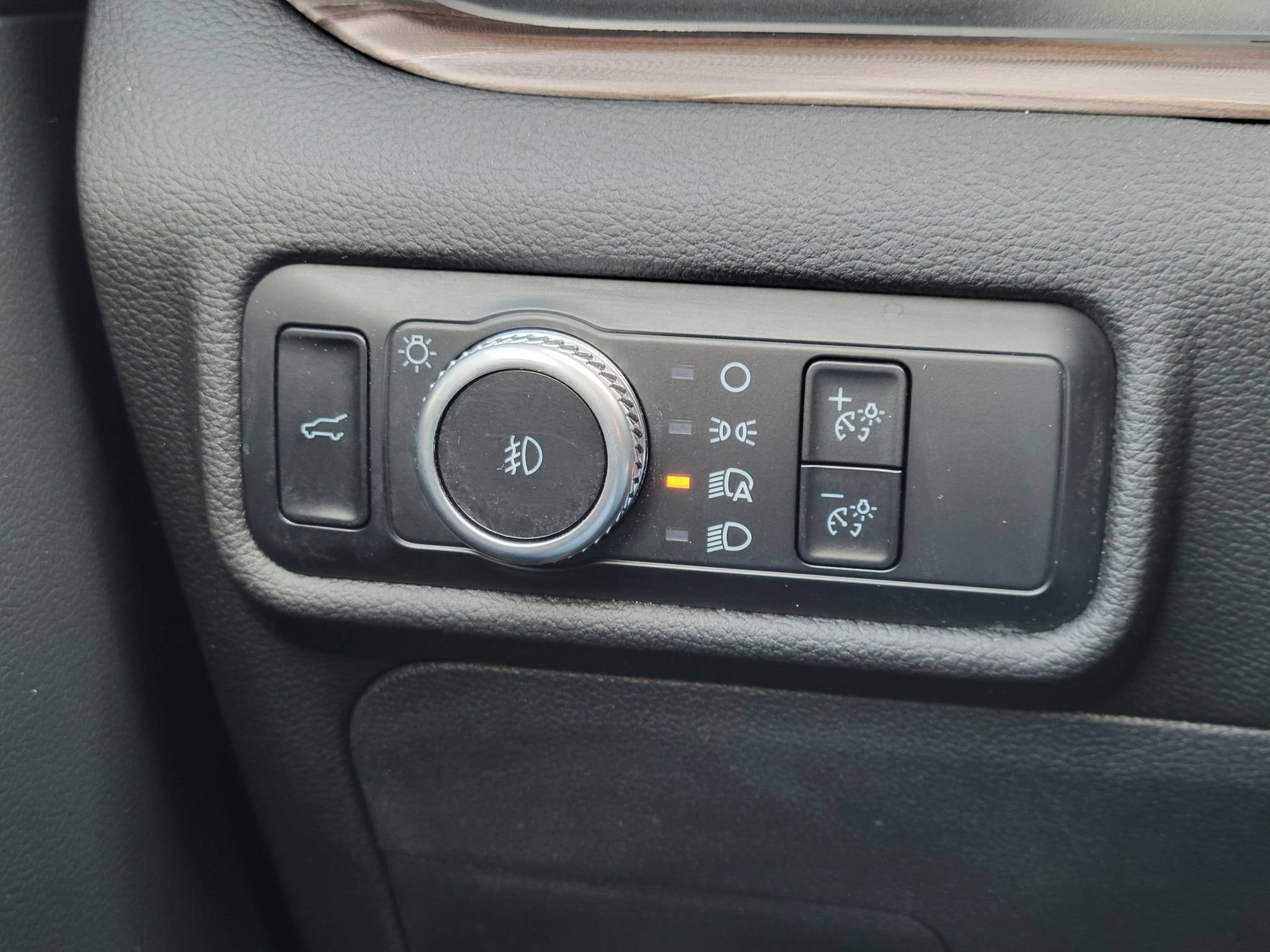 Certified 2023 Ford Explorer Limited w/ Limited Technology Package RWD image 14