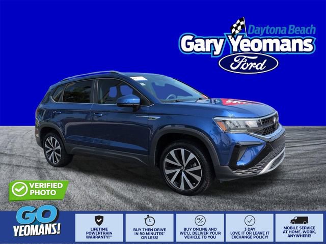 Used 2024 Volkswagen Taos SE w/ Panoramic Sunroof Package