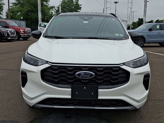 Certified 2023 Ford Escape ST-Line w/ Tech Pack #1 AWD/4WD image 2
