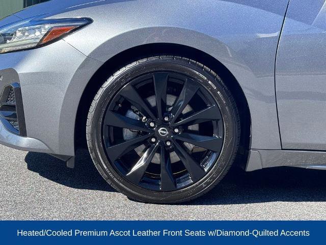 Used 2023 Nissan Maxima SR w/ Sport Mat Group FWD image 8