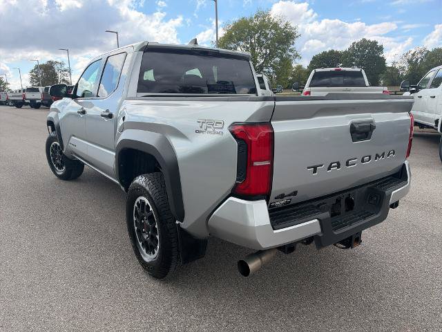 Used 2024 Toyota Tacoma TRD Off-Road AWD/4WD image 19