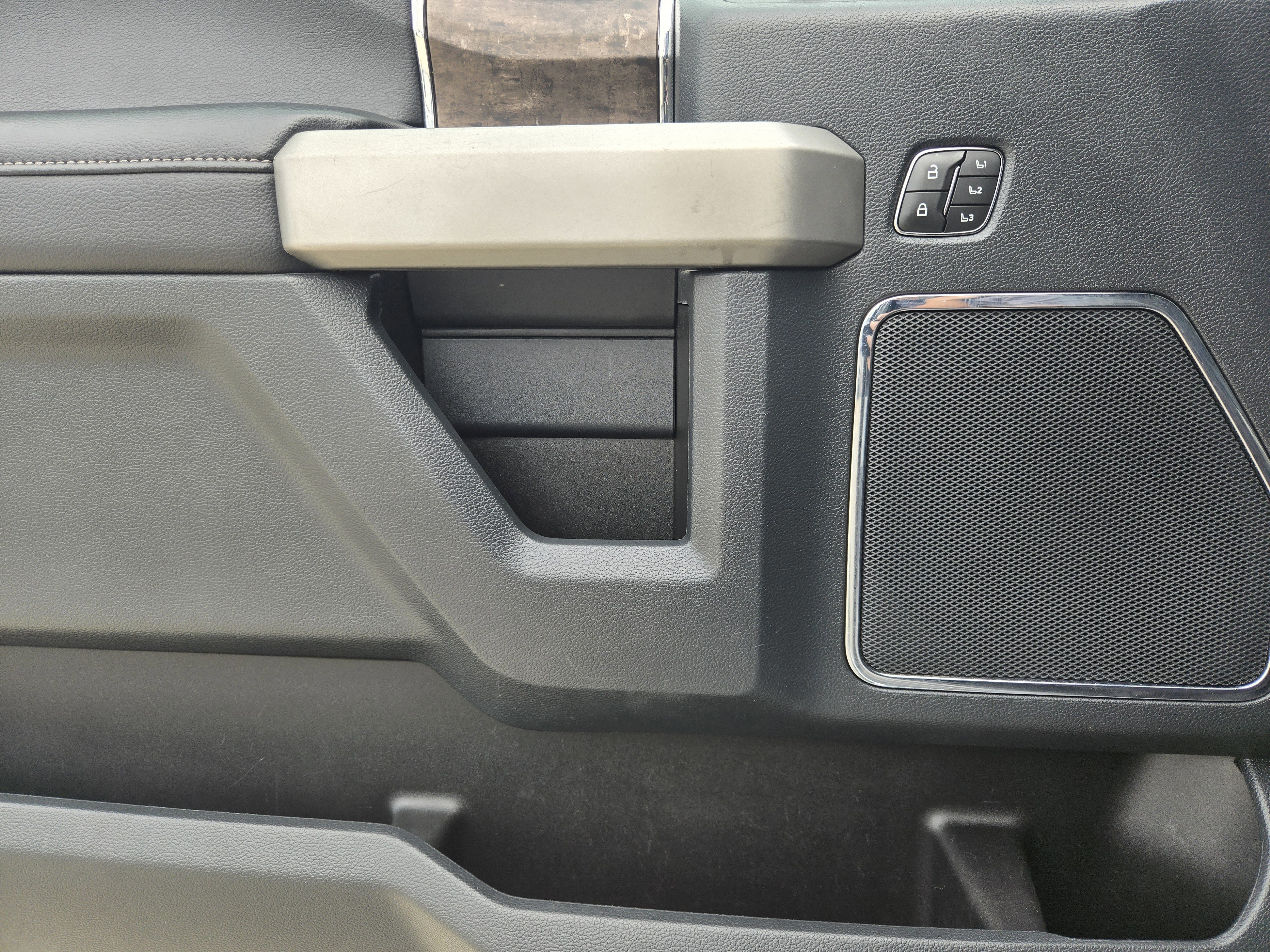 Certified 2022 Ford F250 Lariat w/ Chrome Package image 17