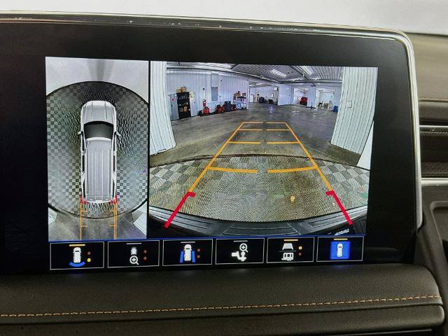 Used 2024 GMC Yukon XL AT4 w/ Technology Package AWD/4WD image 17