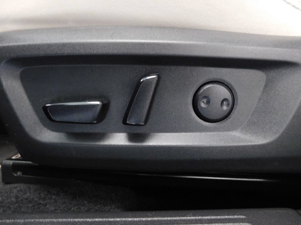 Used 2025 Nissan Rogue SV AWD/4WD image 19