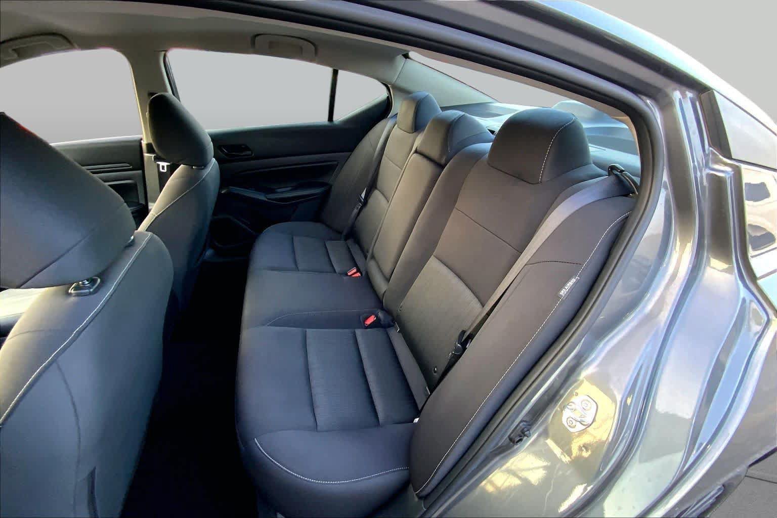 Used 2025 Nissan Altima 2.5 SV FWD image 19