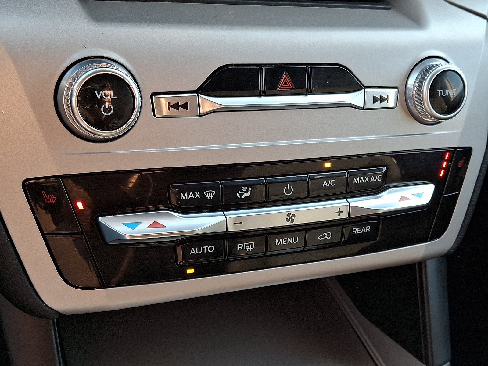 Certified 2023 Ford Explorer XLT AWD/4WD image 17