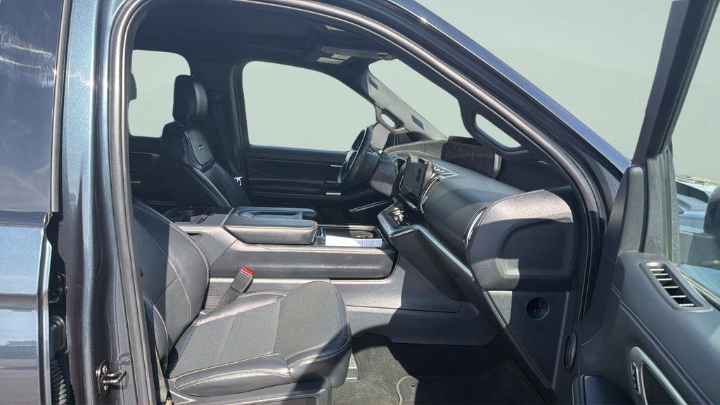 Certified 2025 Ford Expedition Max Platinum w/ Stealth Appearance Package AWD/4WD image 33