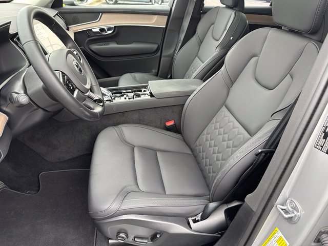 Used 2025 Volvo XC90 B6 Plus AWD/4WD image 42
