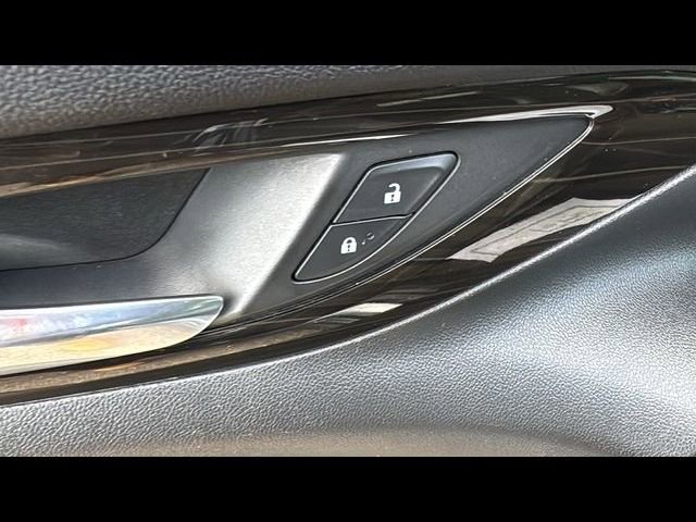 Used 2018 Buick Regal Essence FWD image 11