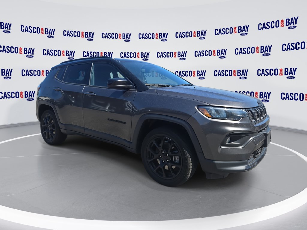 Used 2023 Jeep Compass Latitude AWD/4WD image 1