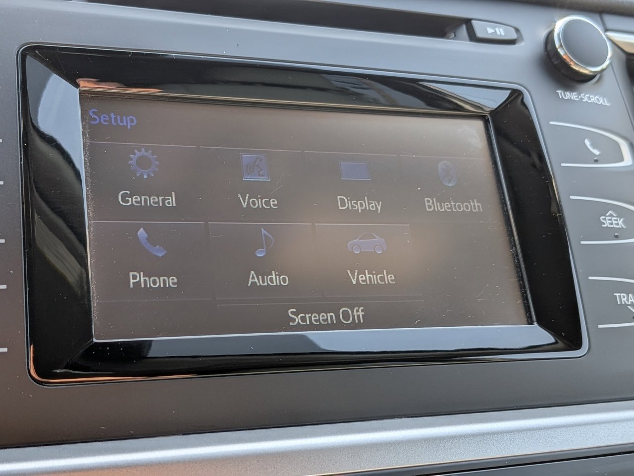 Used 2019 Toyota Highlander LE w/ Carpet Mat Package (TMS) AWD/4WD image 23