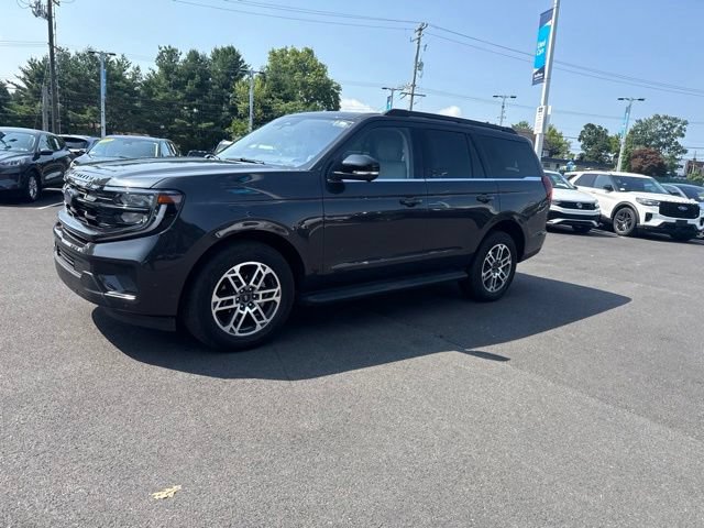 Certified 2025 Ford Expedition Active AWD/4WD image 3